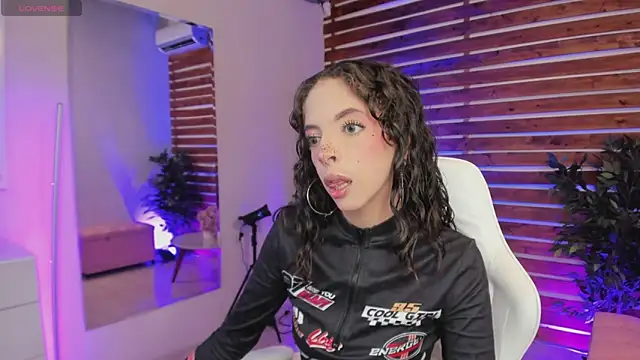 Sapphire Venuss online show from 02.20.26