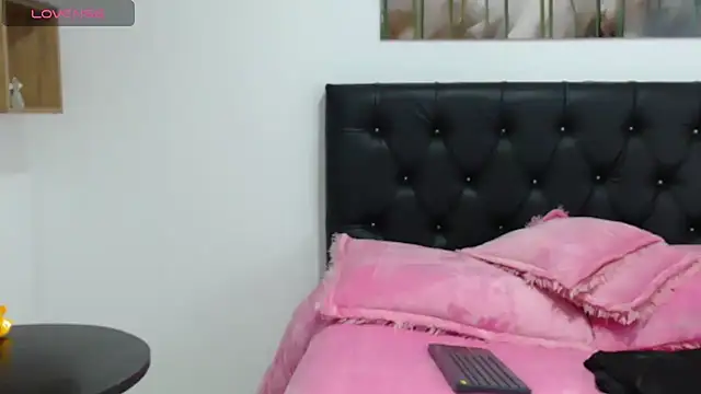 lily f00x online show from 12.13.24