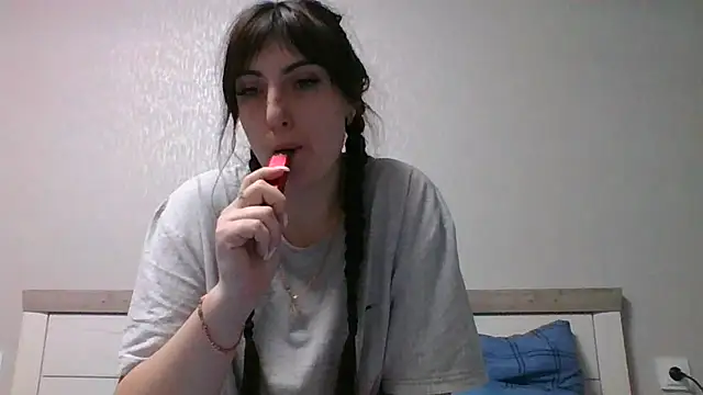 Moniic Moon online show from 12.06.24