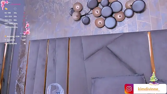 Snapshot of KimDevinne chatting on 12.15.24 KimDevinne online show from 12.15.24