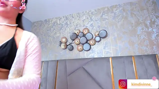 Snapshot of KimDevinne chatting on 02.01.25 KimDevinne online show from 02.01.25