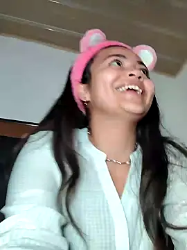 Snapshot of KimDevinne chatting on 02.03.25 KimDevinne online show from 02.03.25