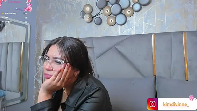 Snapshot of KimDevinne chatting on 02.08.25 KimDevinne online show from 02.08.25