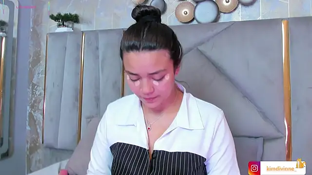 KimDevinne online show from 09.20.25