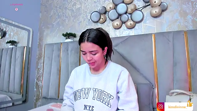 KimDevinne online show from 10.04.25