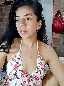 Snapshot of anngela01 chatting on 12.11.24 anngela01 online show from 12.11.24