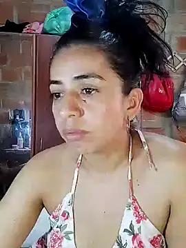 Snapshot of anngela01 chatting on 12.11.24 anngela01 online show from 12.11.24