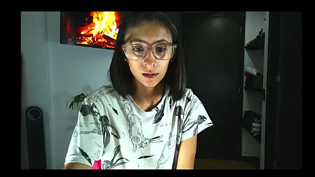 Snapshot of thedianakaro chatting on 03.10.25 thedianakaro online show from 03.10.25