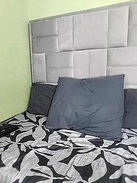 ThickPearlx23 online show from 11.28.25