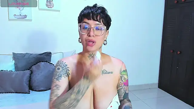 Snapshot of KatInk chatting on 12.04.24 KatInk online show from 12.04.24