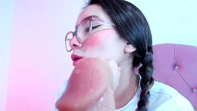 Snapshot of teffy_lee chatting on 12.08.24 teffy lee online show from 12.08.24