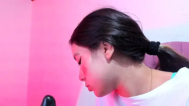 Snapshot of teffy_lee chatting on 12.12.24 teffy lee online show from 12.12.24