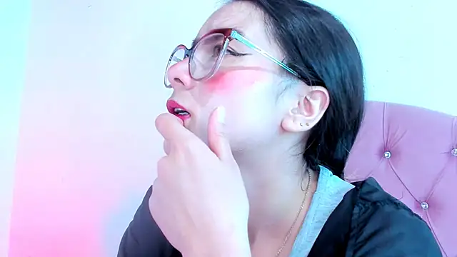 Snapshot of teffy_lee chatting on 12.14.24 teffy lee online show from 12.14.24