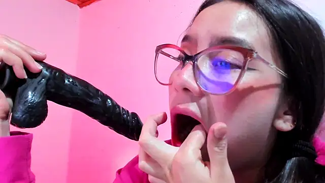 Snapshot of teffy_lee chatting on 12.16.24 teffy lee online show from 12.16.24