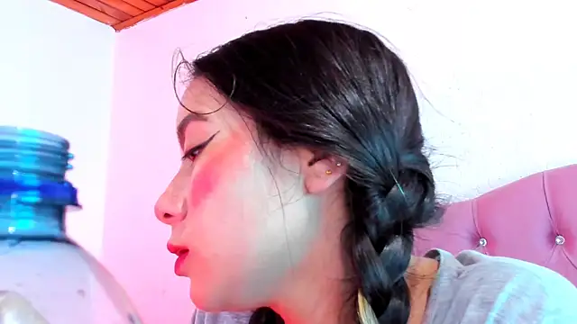 Snapshot of teffy_lee chatting on 12.20.24 teffy lee online show from 12.20.24