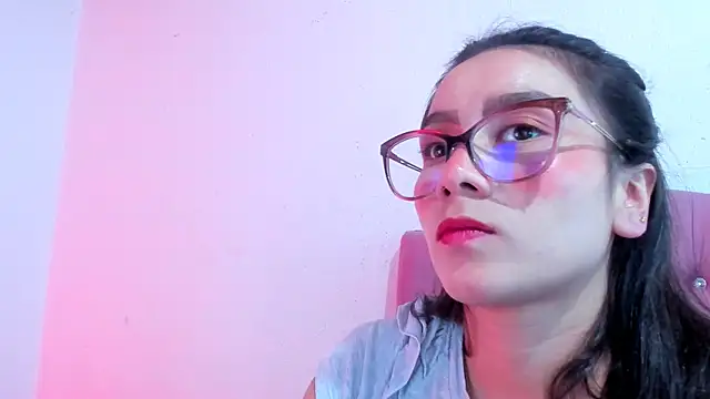 Snapshot of teffy_lee chatting on 12.23.24 teffy lee online show from 12.23.24