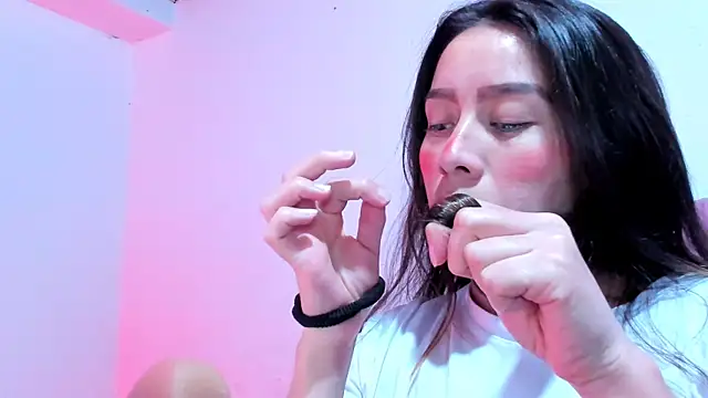 Snapshot of teffy_lee chatting on 12.29.24 teffy lee online show from 12.29.24