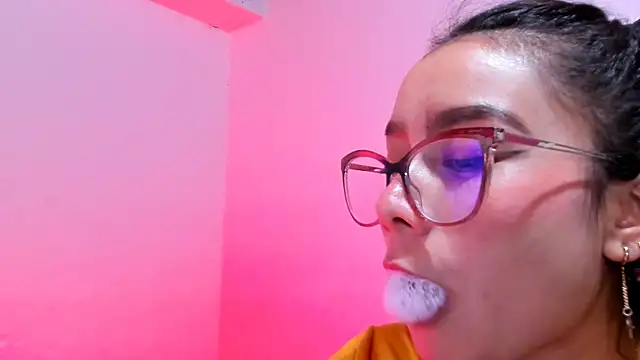 Snapshot of teffy_lee chatting on 12.30.24 teffy lee online show from 12.30.24