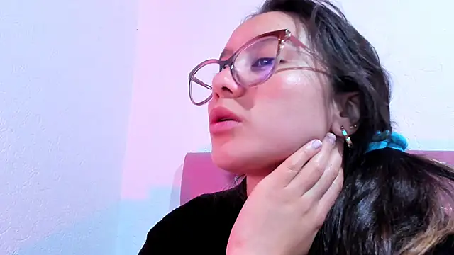 Snapshot of teffy_lee chatting on 02.15.25 teffy lee online show from 02.15.25