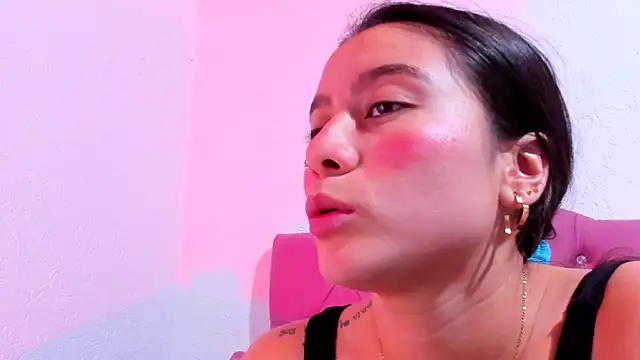 Snapshot of teffy_lee chatting on 02.15.25 teffy lee online show from 02.15.25