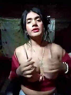 Snapshot of yovana13 chatting on 02.15.26 yovana13 online show from 02.15.26