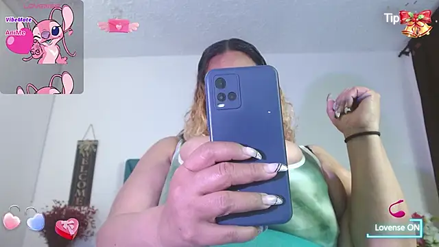 Snapshot of Dubraska1 chatting on 10.16.25 Dubraska1 online show from 10.16.25