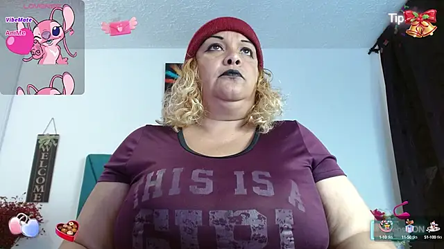 Snapshot of Dubraska1 chatting on 10.17.25 Dubraska1 online show from 10.17.25