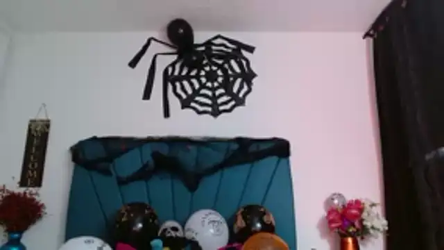 Snapshot of Dubraska1 chatting on 10.31.25 Dubraska1 online show from 10.31.25