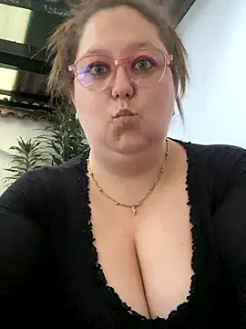 Snapshot of Chloee_ep chatting on 12.06.24 Chloee ep online show from 12.06.24