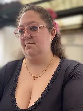 Snapshot of Chloee_ep chatting on 12.09.24 Chloee ep online show from 12.09.24