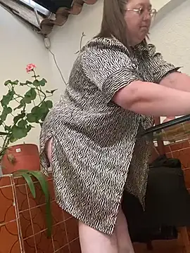 Snapshot of Chloee_ep chatting on 12.11.24 Chloee ep online show from 12.11.24