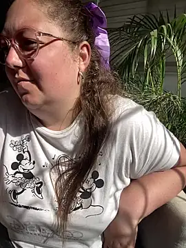 Snapshot of Chloee_ep chatting on 12.12.24 Chloee ep online show from 12.12.24