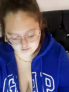 Snapshot of Chloee_ep chatting on 01.12.25 Chloee ep online show from 01.12.25