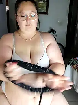 Snapshot of Chloee_ep chatting on 02.14.25 Chloee ep online show from 02.14.25