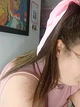 Snapshot of Chloee_ep chatting on 03.07.25 Chloee ep online show from 03.07.25