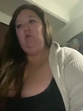 Snapshot of Chloee_ep chatting on 10.06.25 Chloee ep online show from 10.06.25