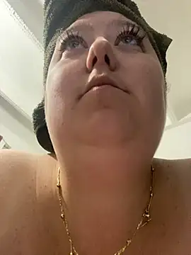 Snapshot of Chloee_ep chatting on 10.08.25 Chloee ep online show from 10.08.25