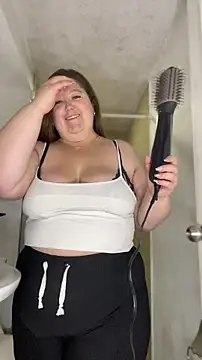 Snapshot of Chloee_ep chatting on 10.22.25 Chloee ep online show from 10.22.25