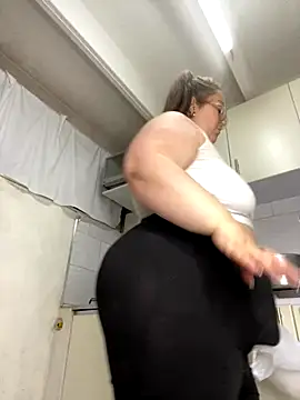 Snapshot of Chloee_ep chatting on 10.30.25 Chloee ep online show from 10.30.25