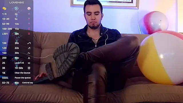 Snapshot of bradley_colt chatting on 02.18.25 bradley colt online show from 02.18.25