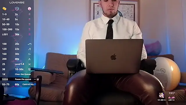 Snapshot of bradley_colt chatting on 03.16.25 bradley colt online show from 03.16.25