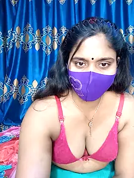 Snapshot of Hot_Maleka chatting on 02.18.25 Hot Maleka online show from 02.18.25
