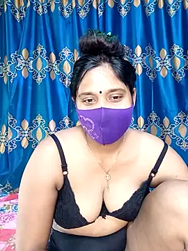 Snapshot of Hot_Maleka chatting on 03.13.25 Hot Maleka online show from 03.13.25