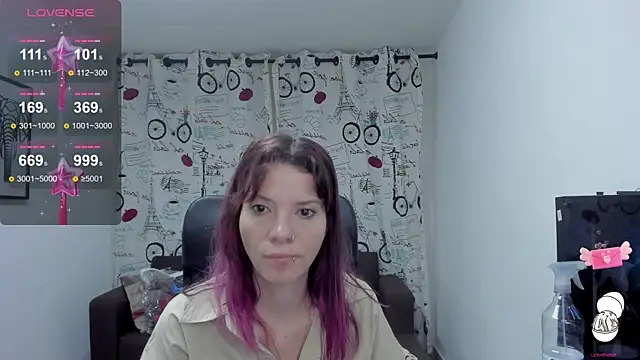 Snapshot of DanaaRey chatting on 02.18.25 DanaaRey online show from 02.18.25