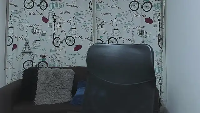 Snapshot of DanaaRey chatting on 10.15.25 DanaaRey online show from 10.15.25