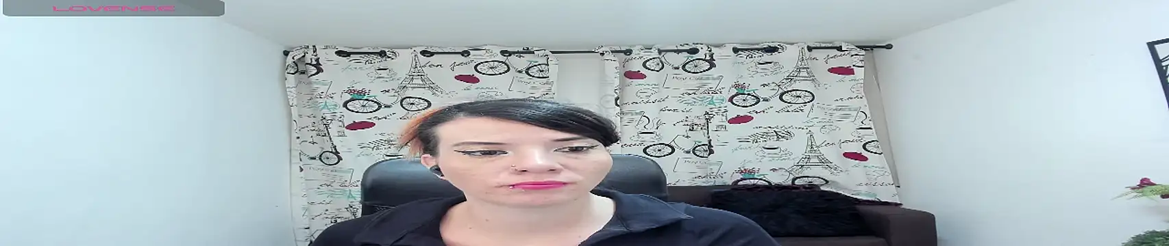 Snapshot of DanaaRey chatting on 10.22.25 DanaaRey online show from 10.22.25