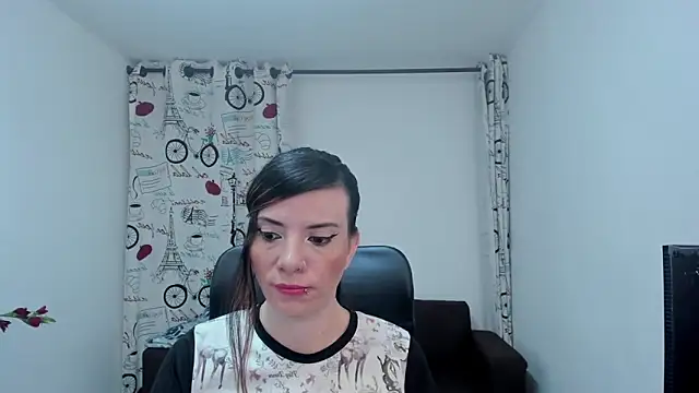 Snapshot of DanaaRey chatting on 10.27.25 DanaaRey online show from 10.27.25