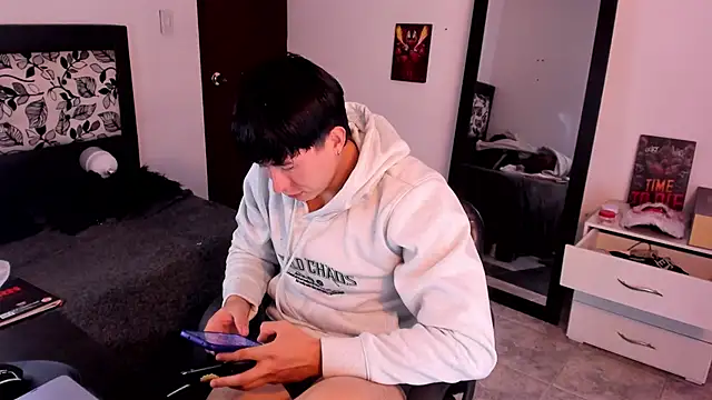 Snapshot of setsuna10 chatting on 03.19.25 setsuna10 online show from 03.19.25