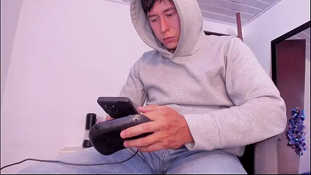 Snapshot of setsuna10 chatting on 09.25.25 setsuna10 online show from 09.25.25