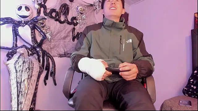 Snapshot of setsuna10 chatting on 10.25.25 setsuna10 online show from 10.25.25